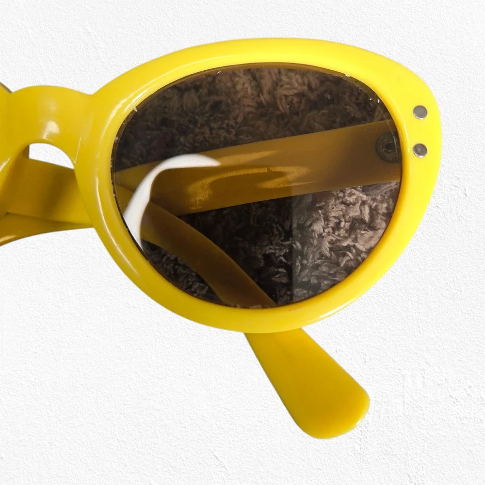 1950s Vintage Yellow Mod Cat Eye Sunglasses Bold Oval Frame Retro Funky Eyewear